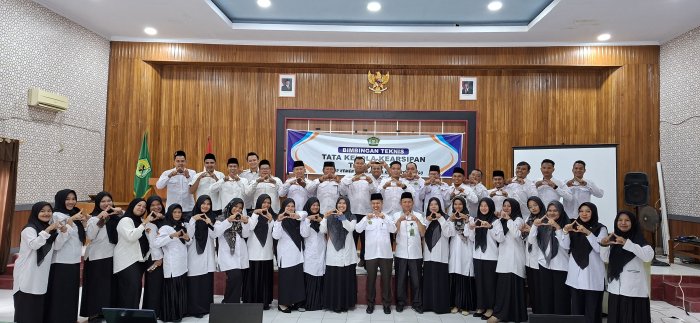 Tingkatkan Profesionalisme Administrasi, Operator MIN 1 Bungo Ikuti Bimtek Kearsipan di Kemenag Bungo
