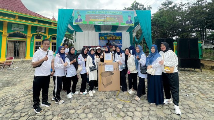 Guru MIN 1 Bungo Borong Doorprize pada Jalan Santai Kerukunan Beragama HAB Kemenag Bungo