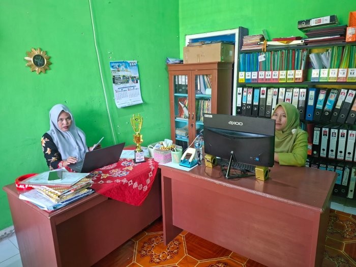 Apresiasi untuk Tim Operator MIN 1 Bungo, Sigap dan Profesional dalam Menyelesaikan Administrasi Sekolah