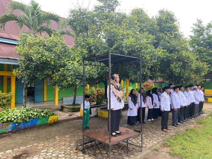 MIN 1 Bungo Gelar Upacara Bendera: Inspektur Upacara Tekankan Disiplin, Kebersihan, dan Kebersamaan