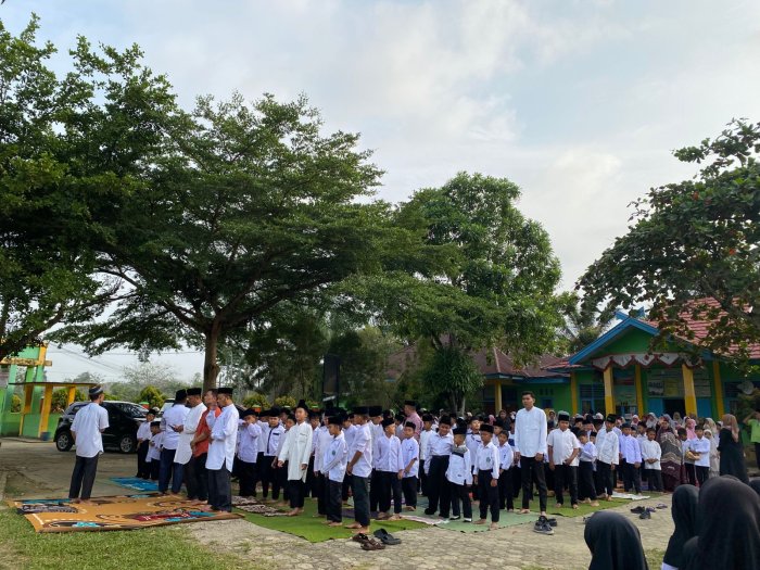 Hari Pertama Penuh Semangat dan Kekhusyukan, Pesantren Kilat MIN 1 Bungo Berjalan Lancar