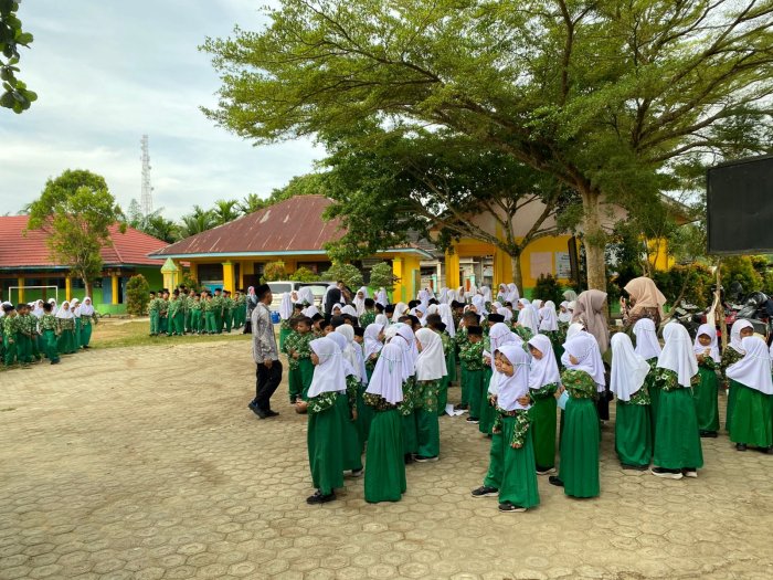 MIN 1 Bungo Gelar Apel Pagi dengan Pembacaan Doa dan Surah Pendek, Ditutup Sambutan Kepala Madrasah