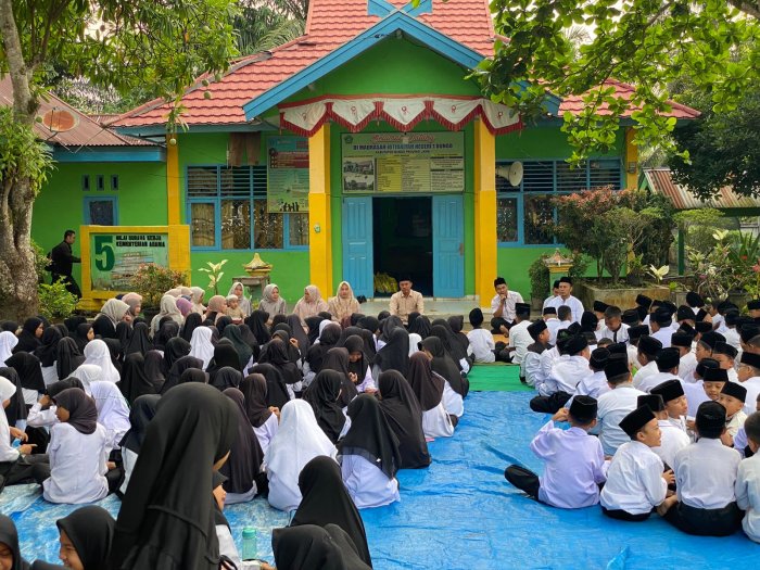 MIN 1 Bungo Gelar Yasinan, Suasana Penuh Khidmat Iringi Doa Bersama