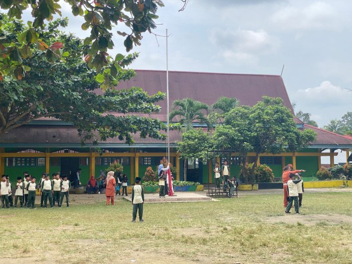 Persiapan Maksimal Menuju Upacara Khidmat, MIN 1 Bungo Gelar Latihan Upacara Bendera