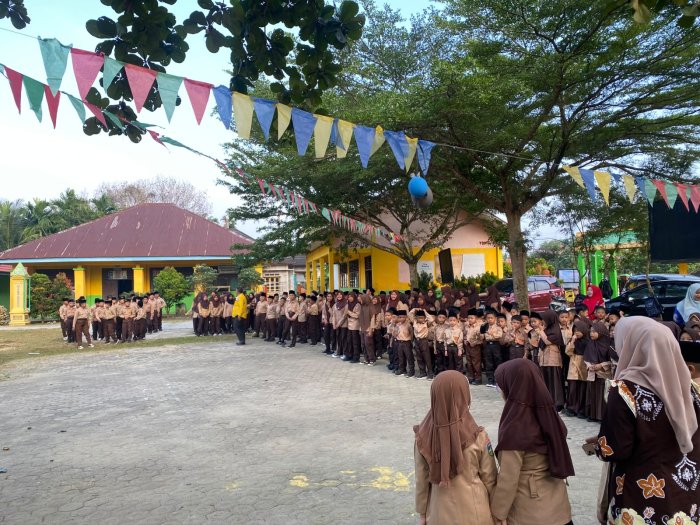 Awali Kamis dengan Asmaul Husna dan Doa Pagi, MIN 1 Bungo Perkuat Pembiasaan Karakter Religius Awali Kamis dengan Asmaul Husna dan Doa Pagi, MIN 1 Bungo Perkuat Pembiasaan Karakter Religius