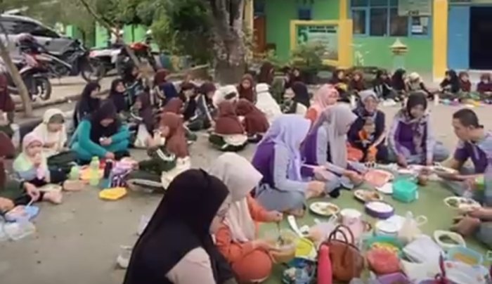 Pererat Kebersamaan Sambut Ramadan, MIN 1 Bungo Gelar Makan Bersama Seluruh Siswa
