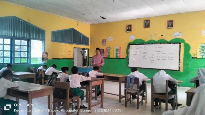 Pak Jamaludin Terapkan Pembelajaran Berbasis Teknologi di Kelas V MIN 1 Bungo