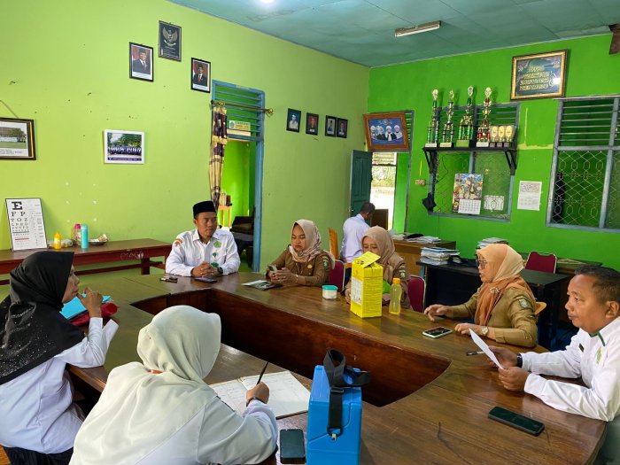 Puskesmas Kecamatan Gelar Kegiatan Imunisasi dalam Rangka Bulan Imunisasi Anak Sekolah di MIN 1 Bungo