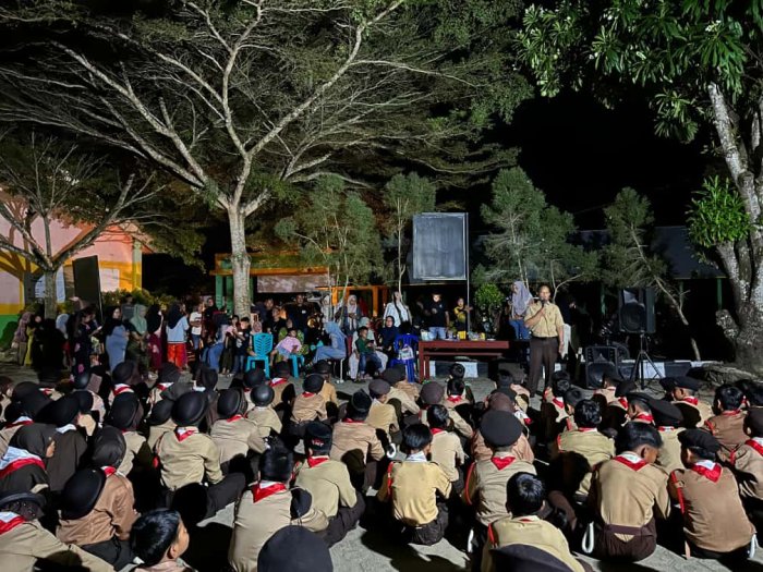 Semarak Malam Persami MIN 1 Bungo: Pembekalan Materi Pramuka oleh Bapak Jamaludin, S.Pd.I