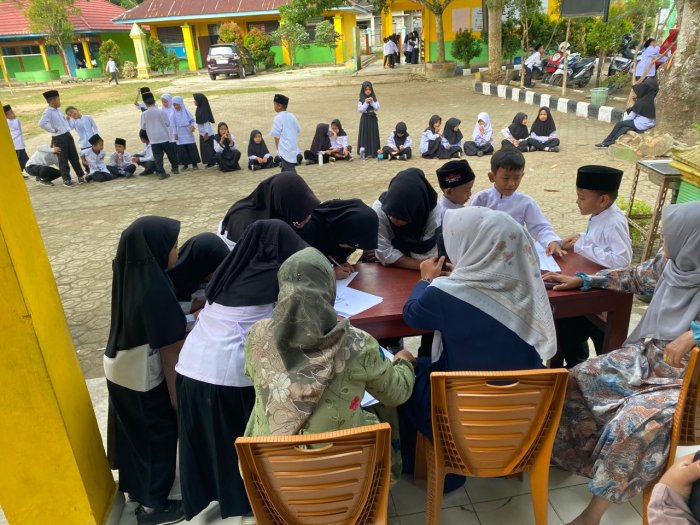 Semarak Hari Guru Nasional, MIN 1 Bungo Gelar Lomba Paduan Suara untuk Siswa Kelas V dan VI