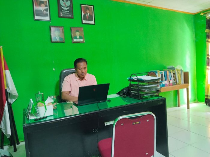 Tetap Ngantor di Masa Libur Semester, Kepala MIN 1 Bungo Tinjau Kesiapan Hadapi Semester Genap