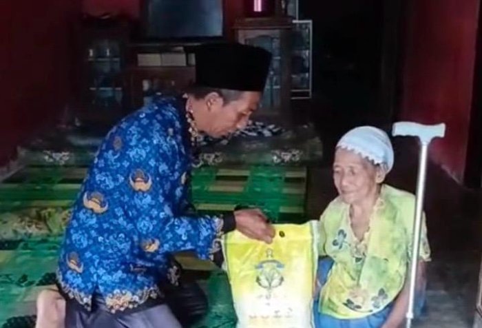 Ali Umran, Tenaga Kependidikan MIN 1 Bungo, Laksanakan Kegiatan Berbagi sebagai Wujud Kepedulian dan Pengabdian