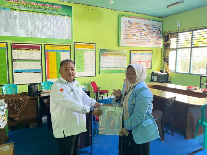 Cendera Mata Penuh Makna: Mahasiswa PPL IAI Yasni Bungo Apresiasi Bimbingan Guru Pamong di MIN 1 Bungo