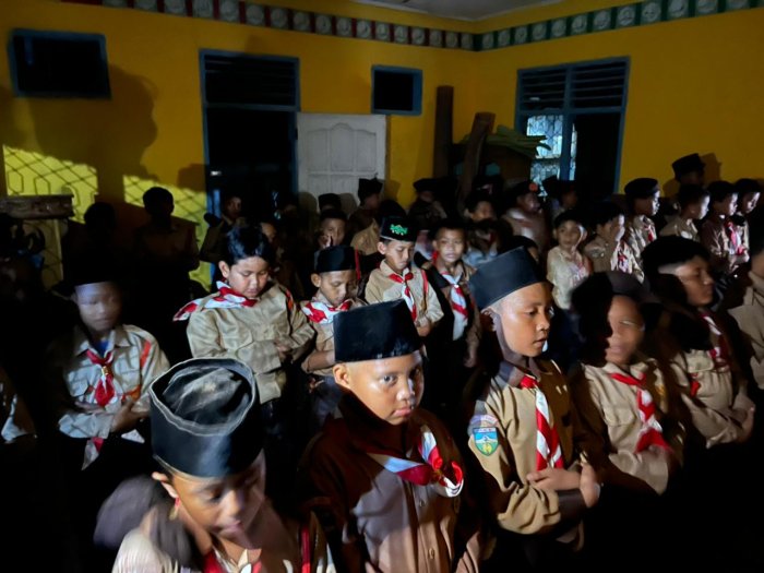 Subuh yang Penuh Berkah di Bumi Perkemahan MIN 1 Bungo, Dipimpin Mahasiswa PPLK IAI Yasni Bungo