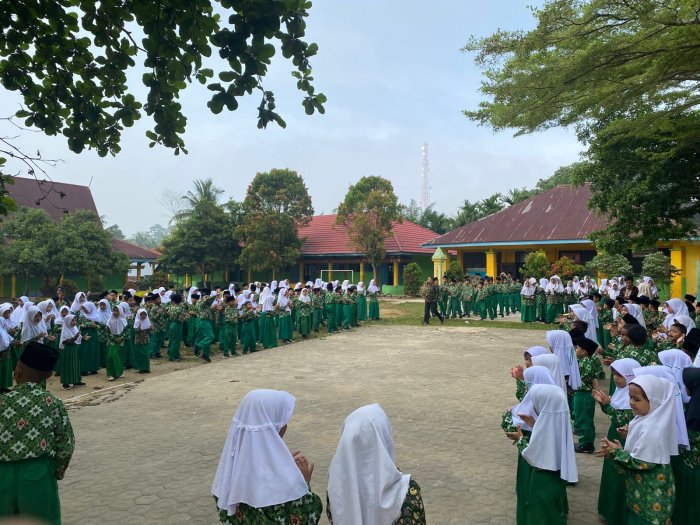 Wujudkan Karakter Religius, MIN 1 Bungo Gelar Apel Pagi dan Pembacaan Surah Pendek