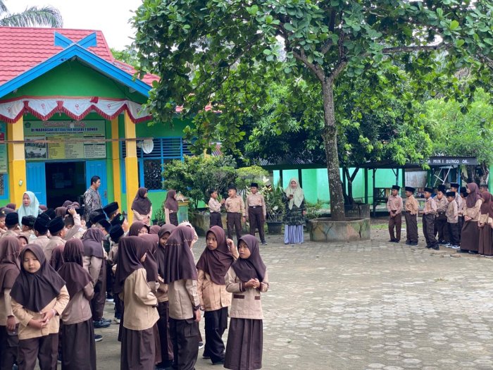 Pagi Penuh Berkah! MIN 1 Bungo Awali Hari dengan Lantunan Asmaul Husna