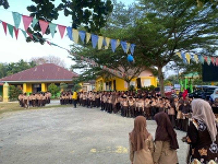 Awali Hari dengan Al-Quran dan Doa, MIN 1 Bungo Laksanakan Apel Pagi Dipimpin Langsung Kepala Madrasah Awali Hari dengan Al-Quran dan Doa, MIN 1 Bungo Laksanakan Apel Pagi Dipimpin Langsung Kepala Madrasah