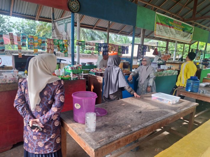 Kepala MIN 1 Bungo dan Dewan Guru Lakukan Sidak Kantin Demi Wujudkan Kantin Sehat