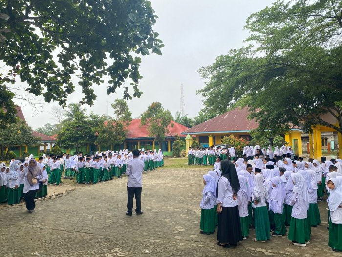 MIN 1 Bungo Laksanakan Apel Pagi dengan Surah Pendek, Asmaul Husna, dan Doa Bersama untuk Kelancaran Ujian