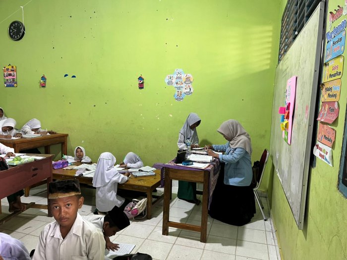 Mahasiswi PPLK di MIN 1 Bungo, Nurul Auliyana, Laksanakan Ujian Praktik Mengajar