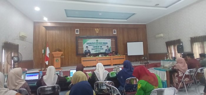 Kepala MIN 1 Bungo dan Operator Ikuti Sosialisasi Aplikasi MAGIS untuk Mendukung Transformasi Digital Madrasah Kepala MIN 1 Bungo dan Operator Ikuti Sosialisasi Aplikasi MAGIS untuk Mendukung Transformasi Digital Madrasah