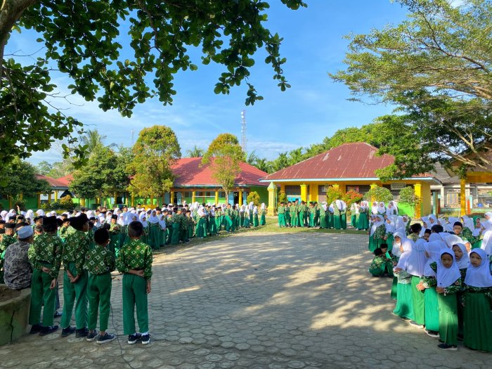 Semarak Apel Pagi MIN 1 Bungo: Wujudkan Disiplin dan Cinta Al-Quran Sejak Dini