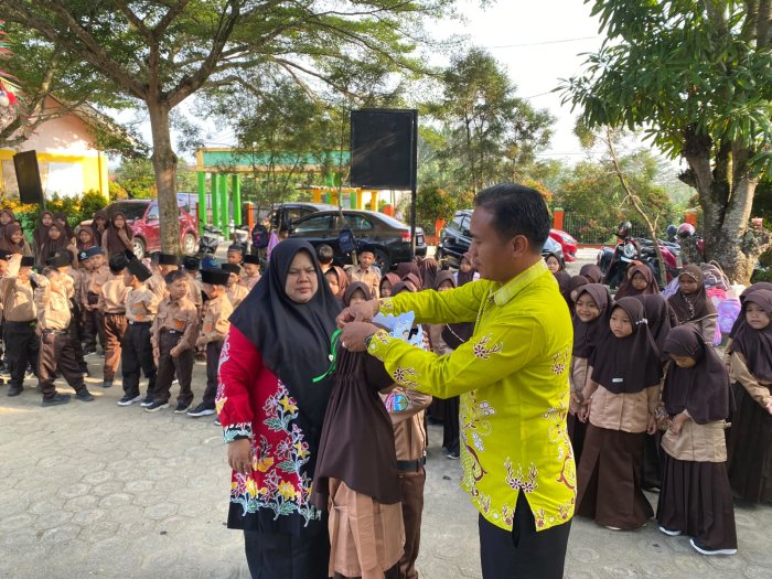 Resmi Ditutup, Kepala MIN 1 Bungo Beri Pesan dan Motivasi kepada Peserta Didik Baru dalam Kegiatan MATAMUDA Resmi Ditutup, Kepala MIN 1 Bungo Beri Pesan dan Motivasi kepada Peserta Didik Baru dalam Kegiatan MATAMUDA
