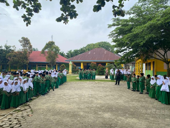 MIN 1 Bungo Laksanakan Apel Pagi dengan Rangkaian Kegiatan Religius