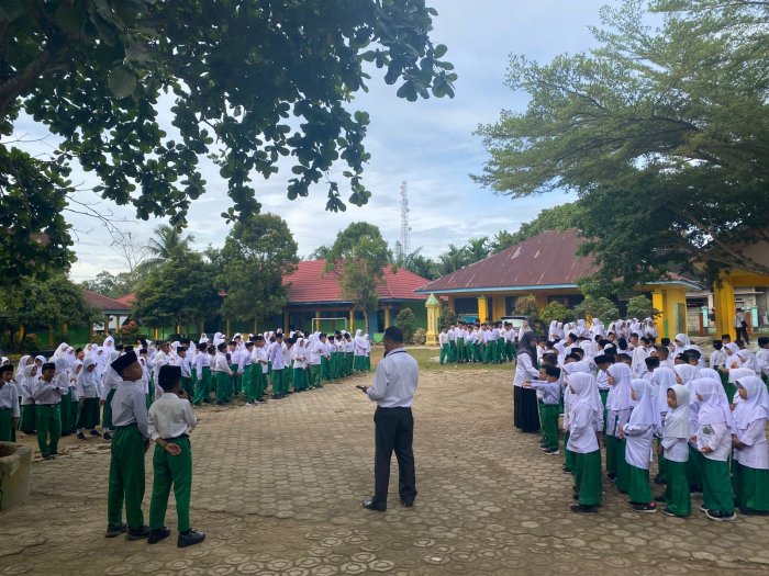 Siswa MIN 1 Bungo Laksanakan Apel Pagi dengan Pembacaan Asmaul Husna dan Surah Pendek, Dipimpin Waka Kurikulum