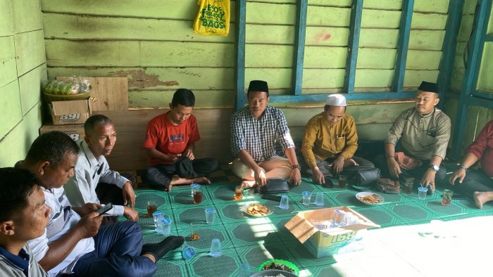 Wujud Nyata Kekeluargaan: Keluarga Besar MIN 1 Bungo Takziah ke Mersam, Beri Dukungan Moral bagi Rekan Sejawat