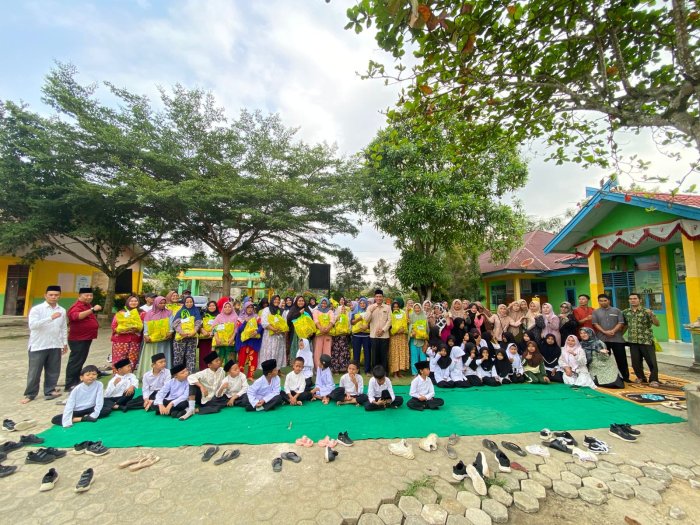 MIN 1 Bungo Berbagi Berkah Ramadan, Zakat Profesi Guru Disalurkan untuk Siswa yang Membutuhkan