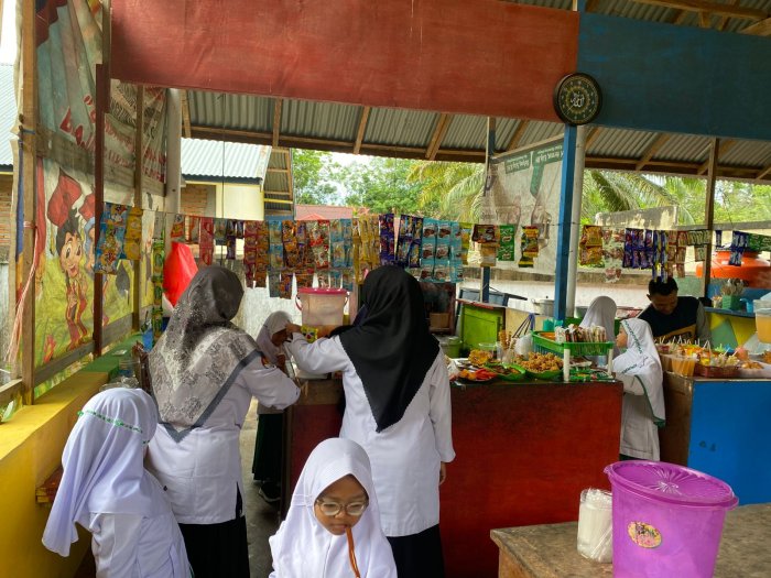 Kepala Madrasah MIN 1 Bungo dan Tim Guru Gelar Sidak Kantin, Pastikan Program Madrasah Sehat Tetap Berjalan