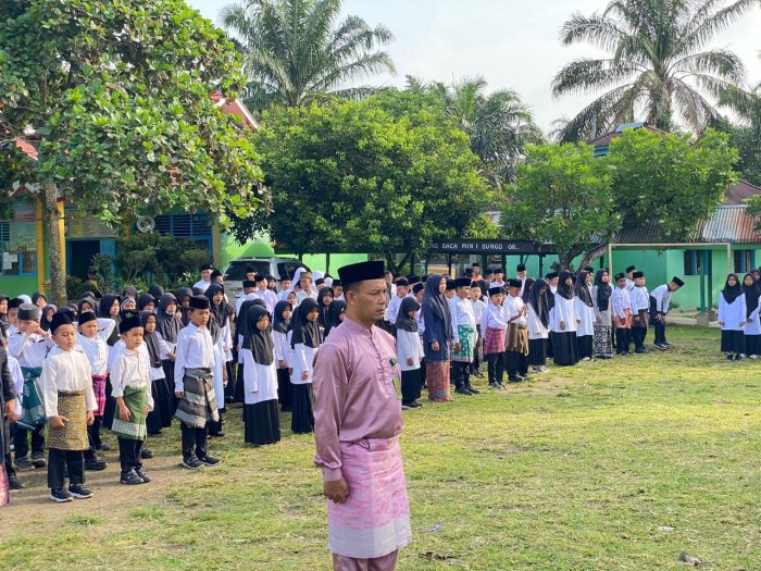 MIN 1 Bungo Laksanakan Upacara Peringatan HUT Provinsi Jambi ke-69