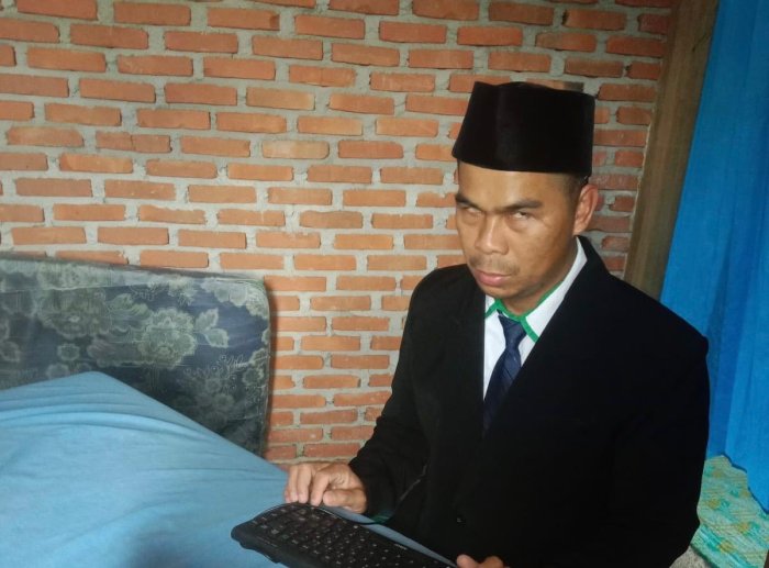 Guru Tunanetra MIN 1 Bungo, Adriadi S.Pd.I, Sukses Menyelesaikan PPG: Bukti Semangat Tak Terbatas