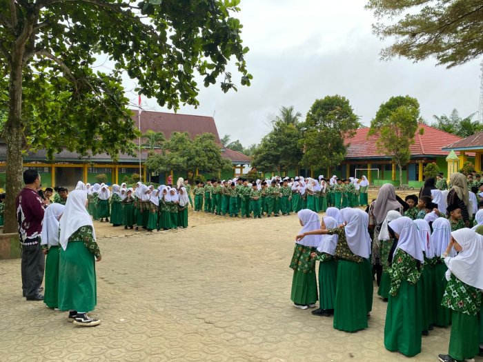 MIN 1 Bungo Awali Hari dengan Apel Pagi dan Pembacaan Doa serta Surah Pendek Penuh Semangat