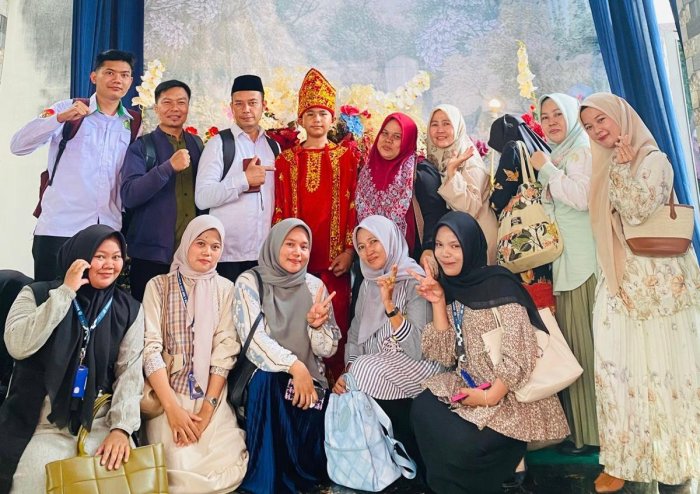 Tenaga Pendidik MIN 1 Bungo Hadiri Khitanan Siswa: Wujud Kepedulian dan Silaturahmi Keluarga Madrasah
