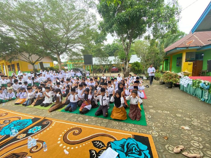 Tari Massal Peserta Didik MIN 1 Bungo Semarakkan Perpisahan Mahasiswa PPLK IAI Yasni Bungo